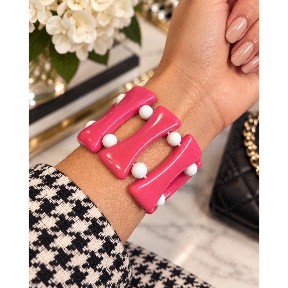 Chunky Hot Pink White Beaded Stretch Bracelet Retro Mod Geometric Statement